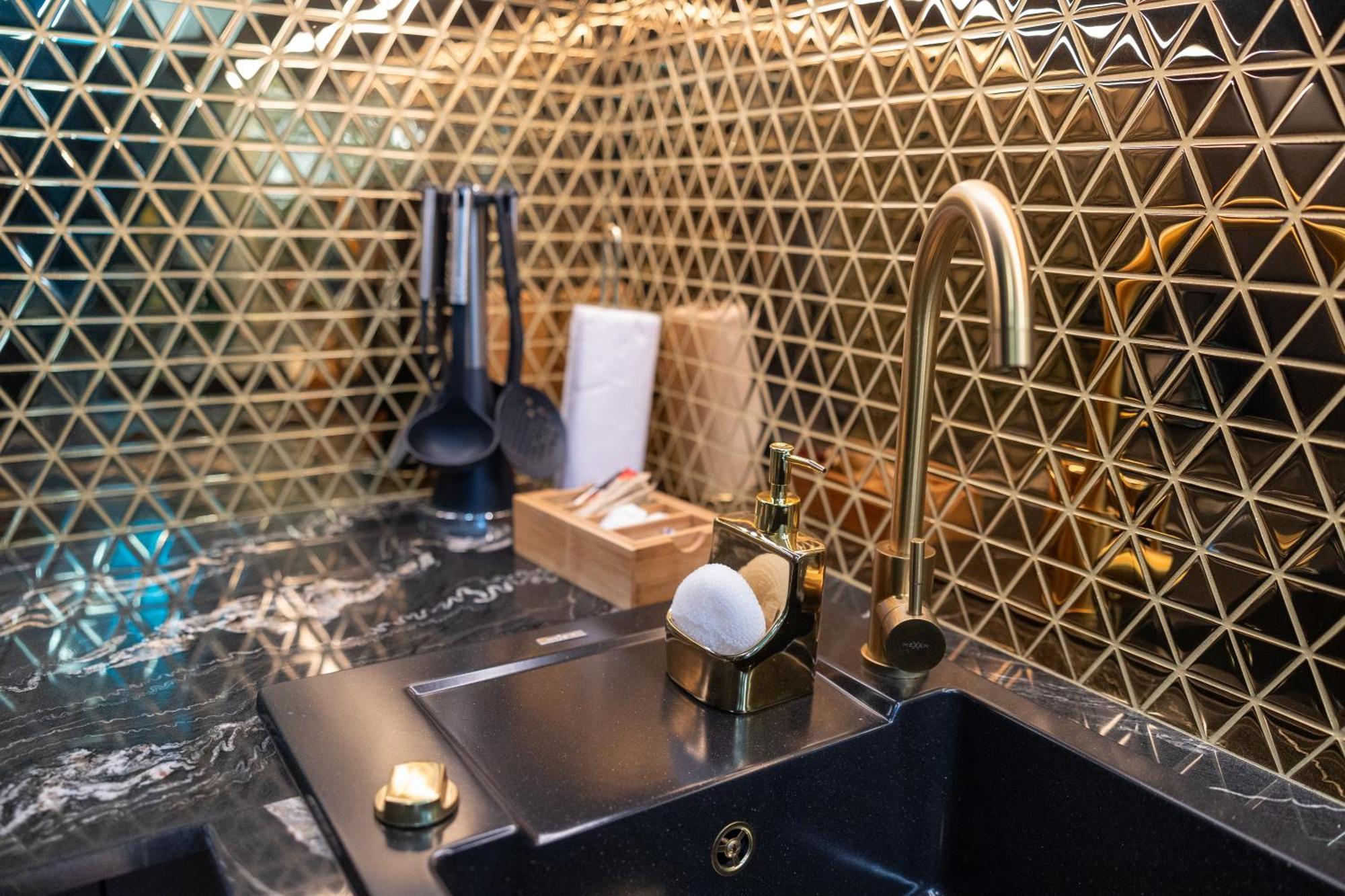 שצ'צ'ין Golden Park Aparthotel מראה חיצוני תמונה